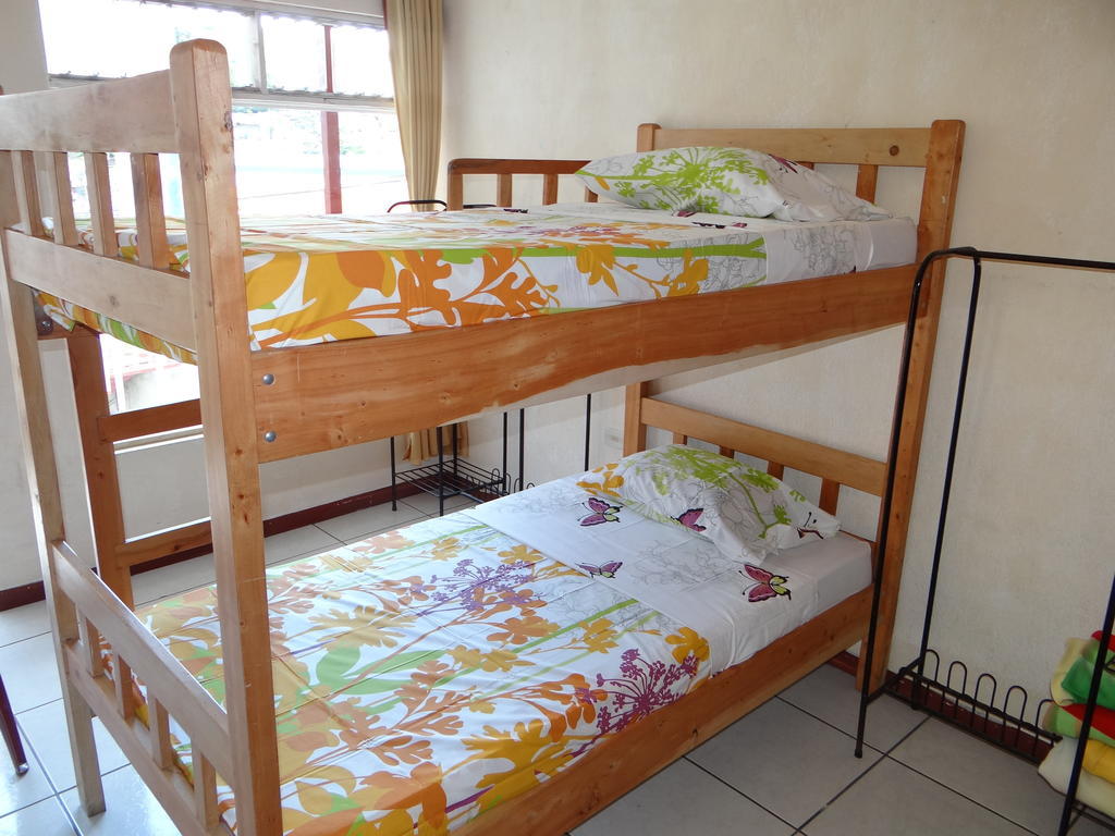 Hotel & Hostel Sloth Backpackers Monteverde Room photo