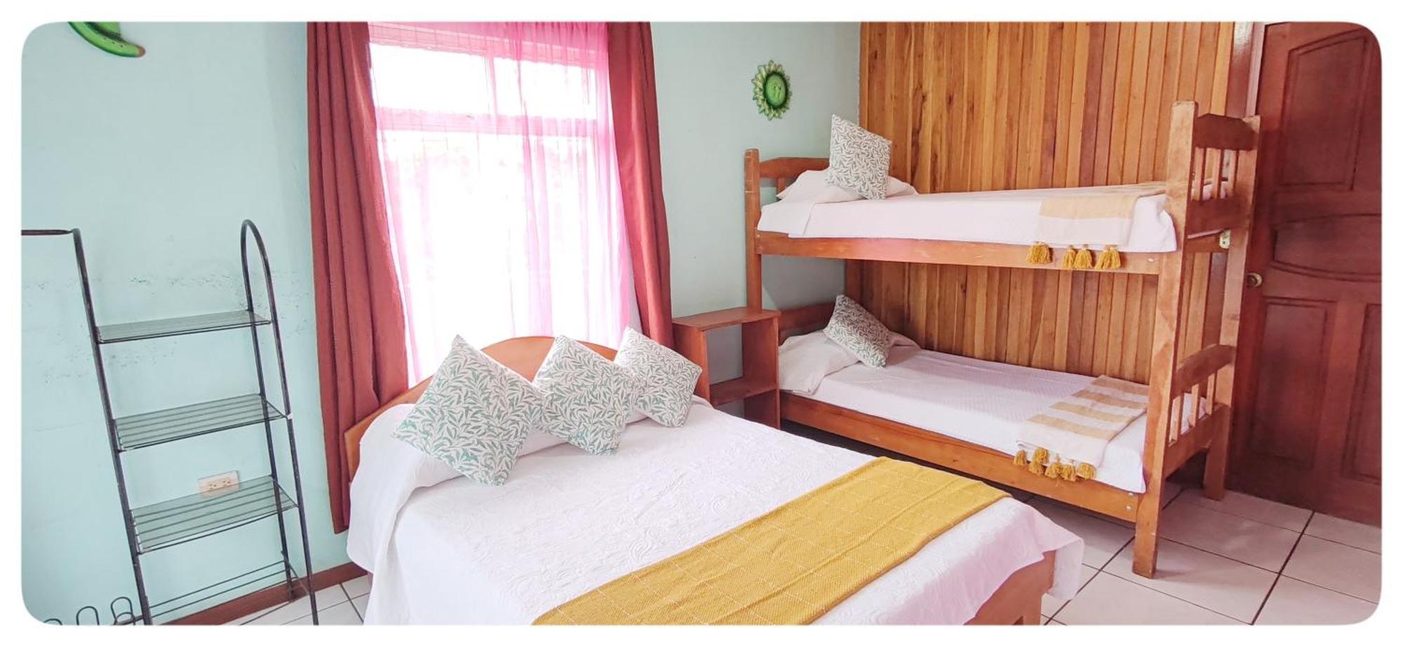 Hotel & Hostel Sloth Backpackers Monteverde Exterior photo