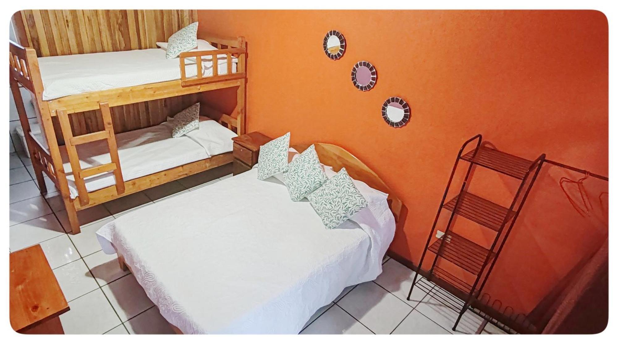 Hotel & Hostel Sloth Backpackers Monteverde Exterior photo