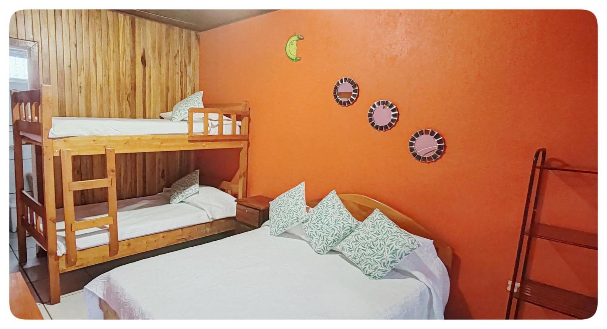 Hotel & Hostel Sloth Backpackers Monteverde Exterior photo